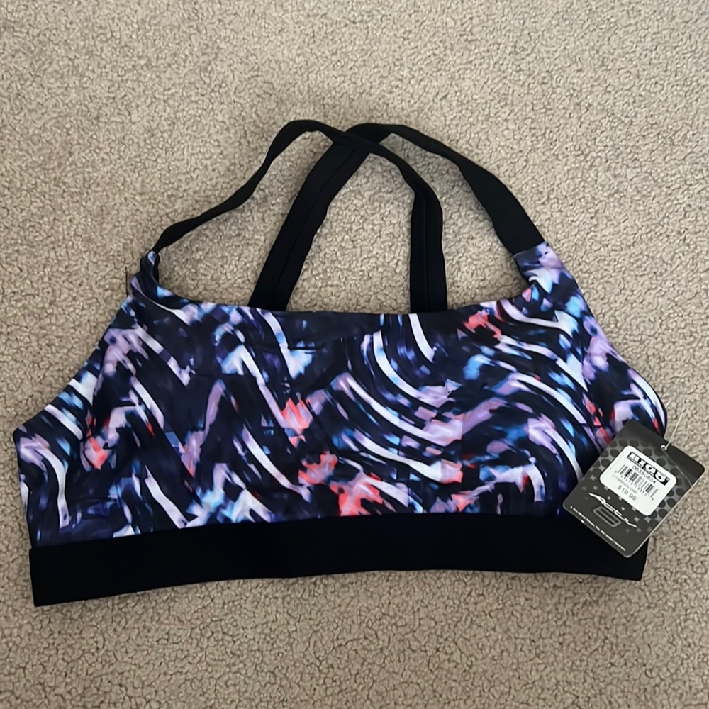 Women’s sports bra with tags still on
